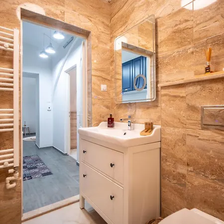 Апартаменты Historical Townhouse - Hypercenter